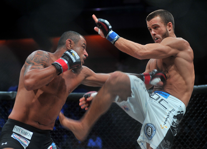Pat_Curran_vs._Marlon_Sandro_1.JPG