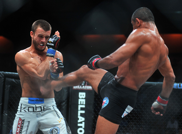 Pat_Curran_vs._Marlon_Sandro_2.JPG