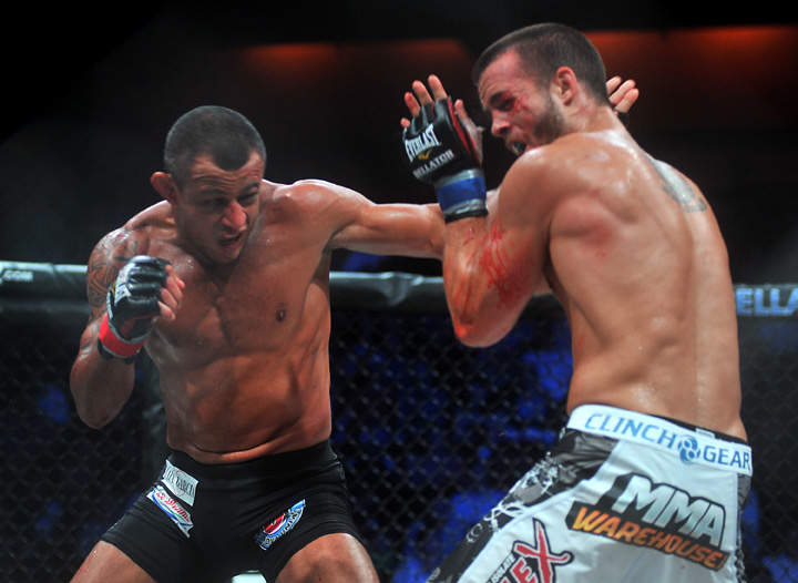 Pat_Curran_vs._Marlon_Sandro_3.JPG