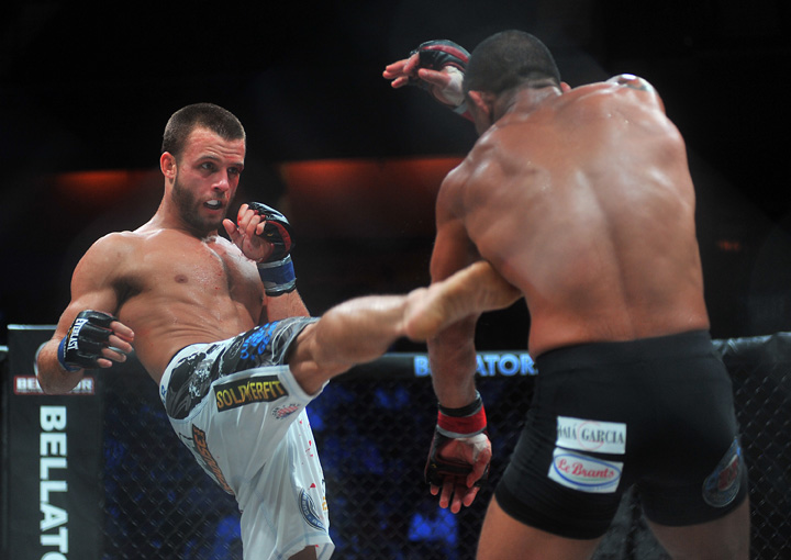 Pat_Curran_vs._Marlon_Sandro_4.JPG